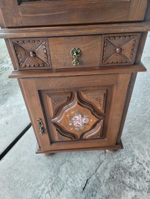 Cristaleira de canto antiga