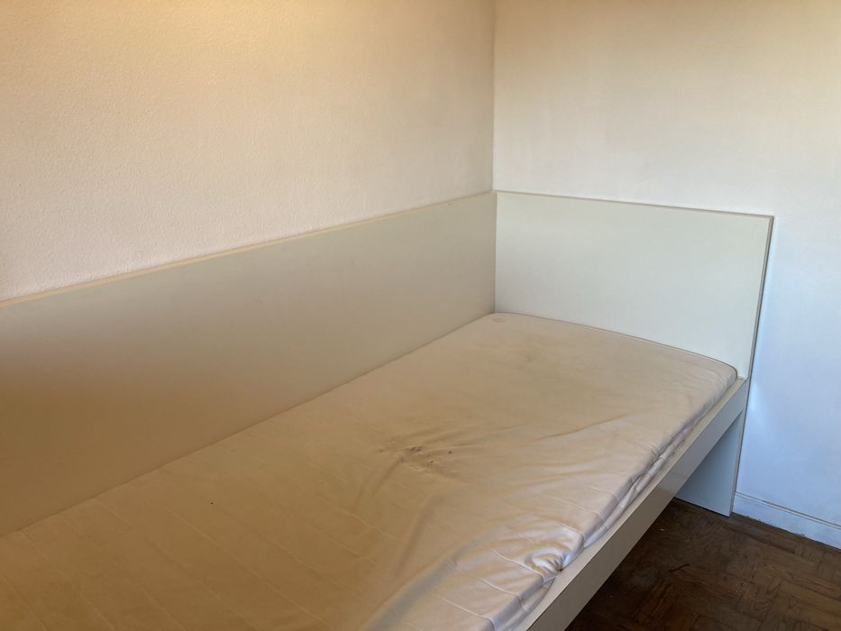 Cama ikea solteiro