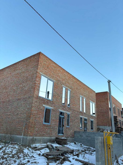 р Сучасний котедж на 2 поверхи з автономним газовим опаленням