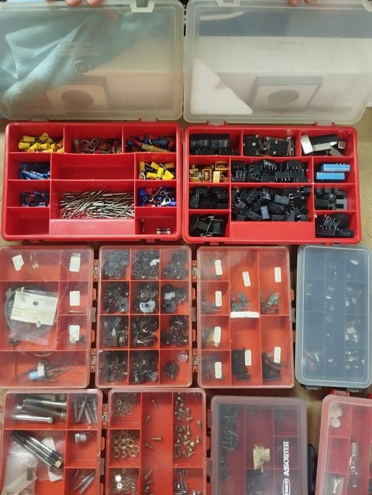 49 boxes with electronic components424590410012446723