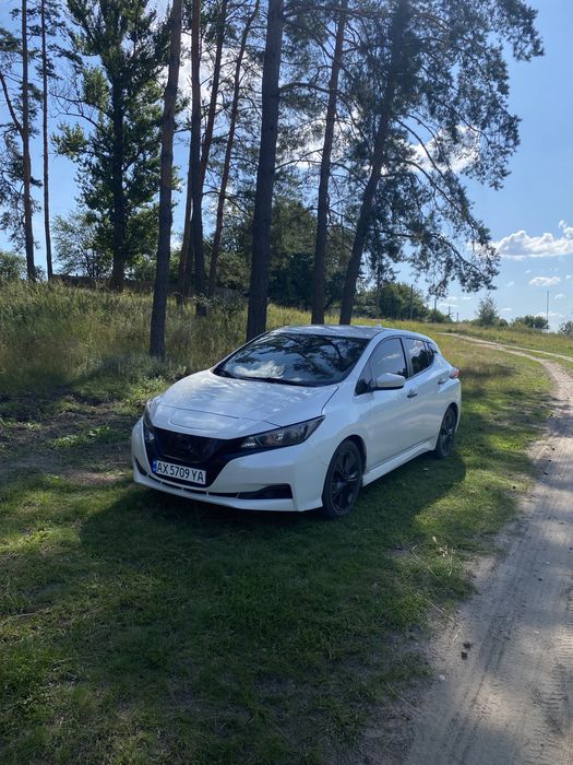 Продам Nissan Leaf