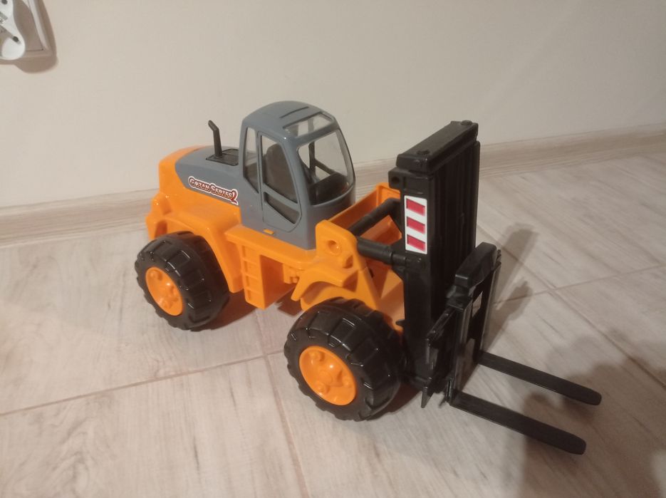 Duży wózek widłowy