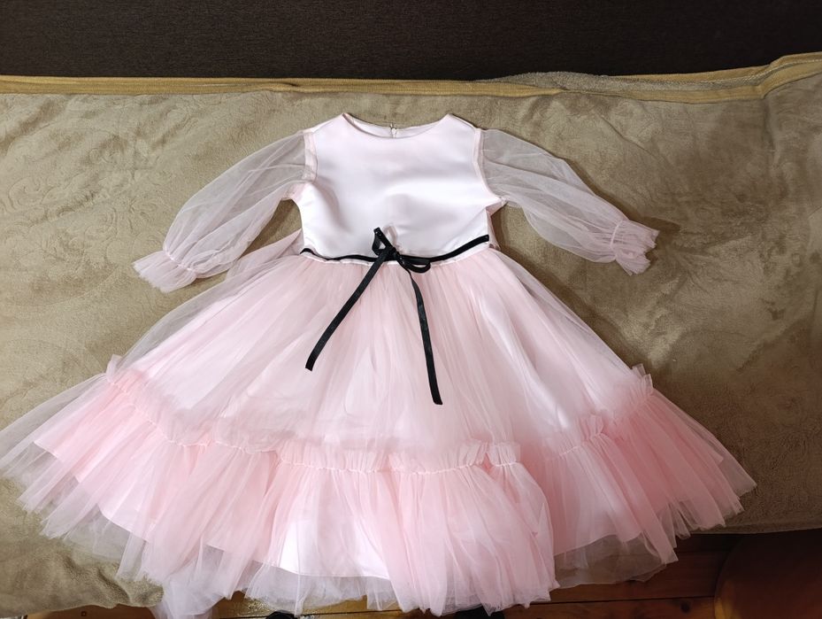 Продам платтячко на дівчинку 5 рочків