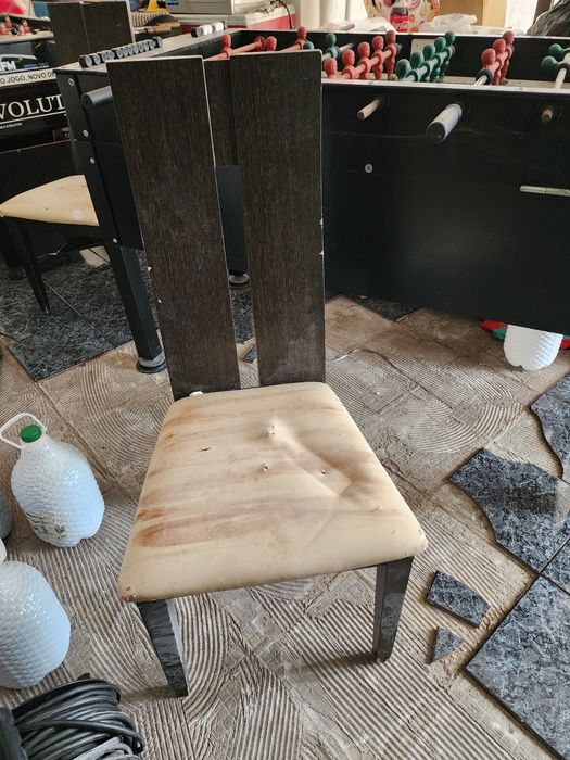 2 cadeiras de cozinha ou sala