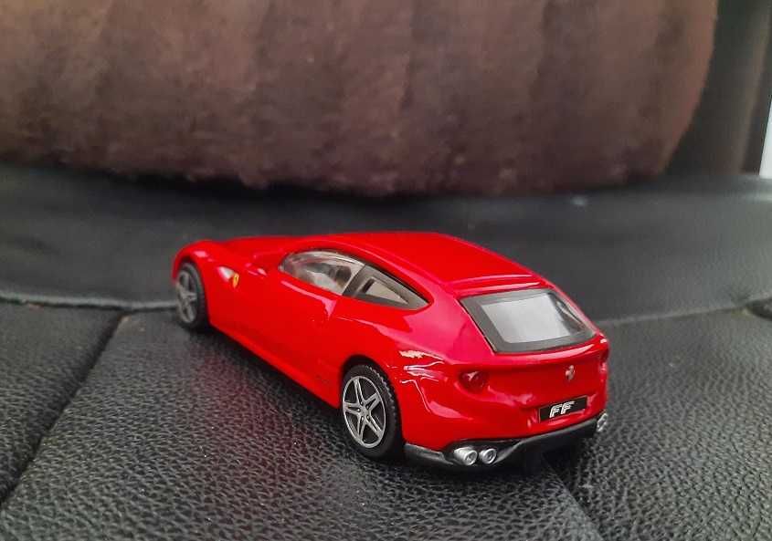 Miniaturas Ferrari e Porsche à escala 1/43