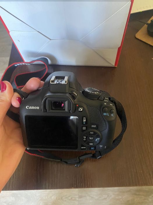 Дзеркальний фотоапарат Canon EOS 1300D