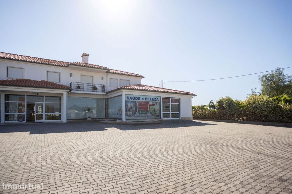 Espaço Comercial e de Serviços para Arrendamento em Samora Correia