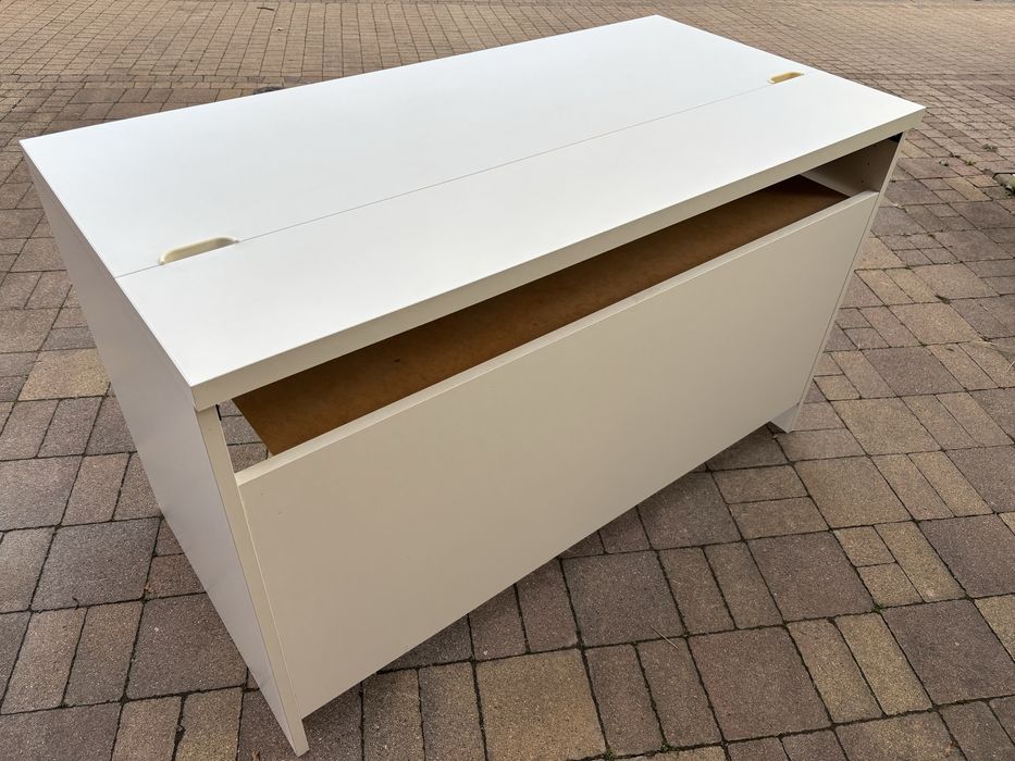 biurko Ikea besta + krzesło obrotowe granatowe Agata meble