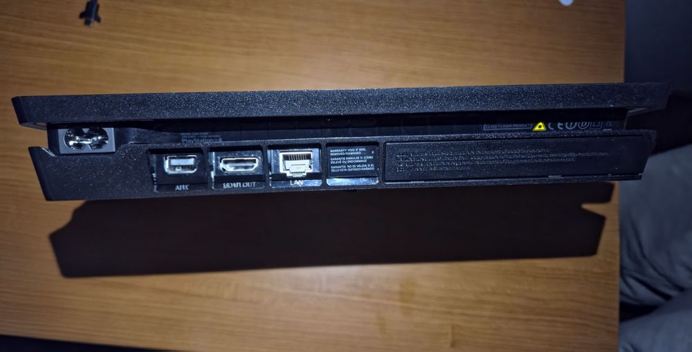 Ps4 Slim 500gb com comando e jogos