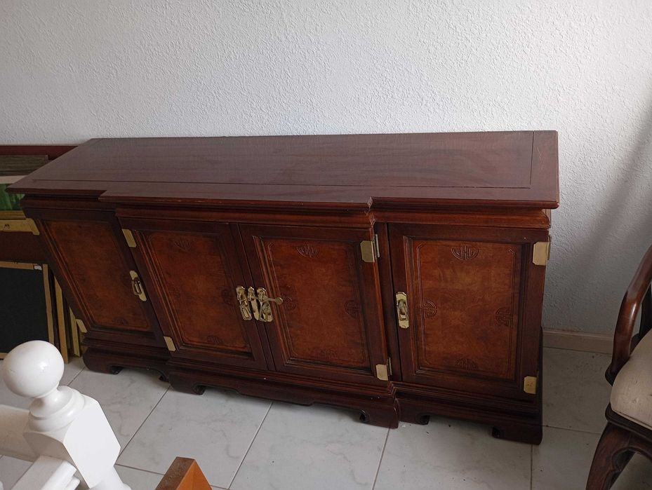 Móvel para louça em conjunto com cómoda