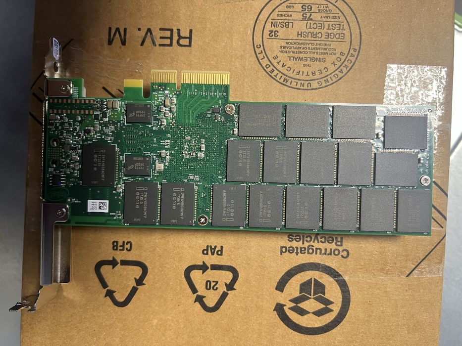 Новий NVMe накопичувач Intel DC P3600 (1.6 TB)