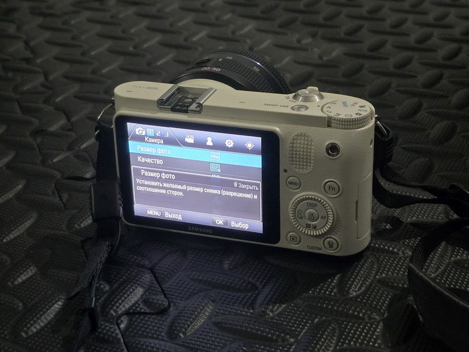 Компактная камера Samsung  NX1000 white + Samsung 20-50  II