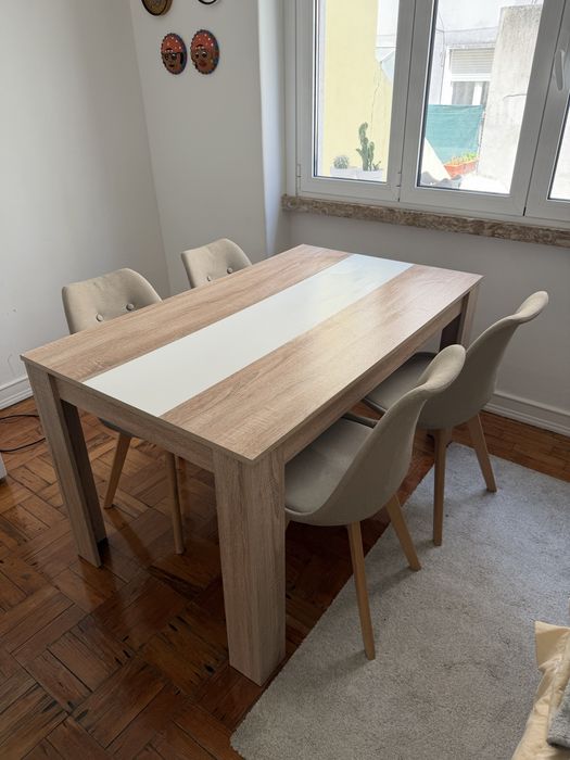Mesa de jantar.