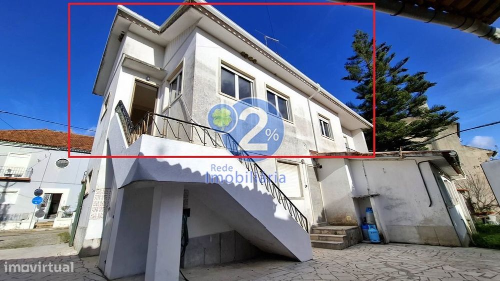 Apartamento T5 Duplex com Logradouro - Pousos