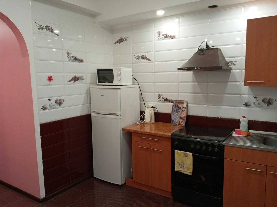 Аренда дома посуточно.Беседки, зал, мангал, бассейн,ландшафт, стадион