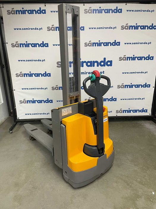 Stacker Elétrico Jungheinrich EMD 118