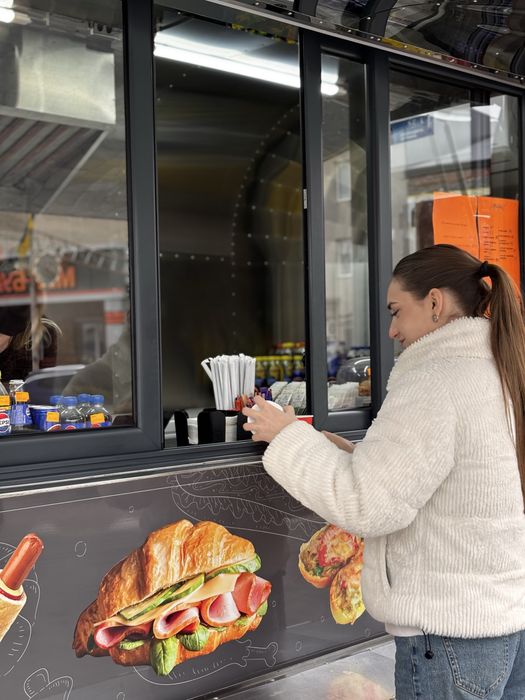 Foodtruck з нержавійки на колесах
