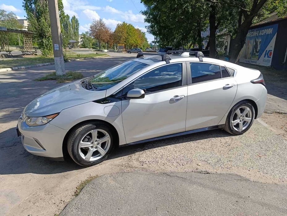 Chevrolet Volt II PHEV Шевроле Вольт 2 плагін гібрид 2018 року