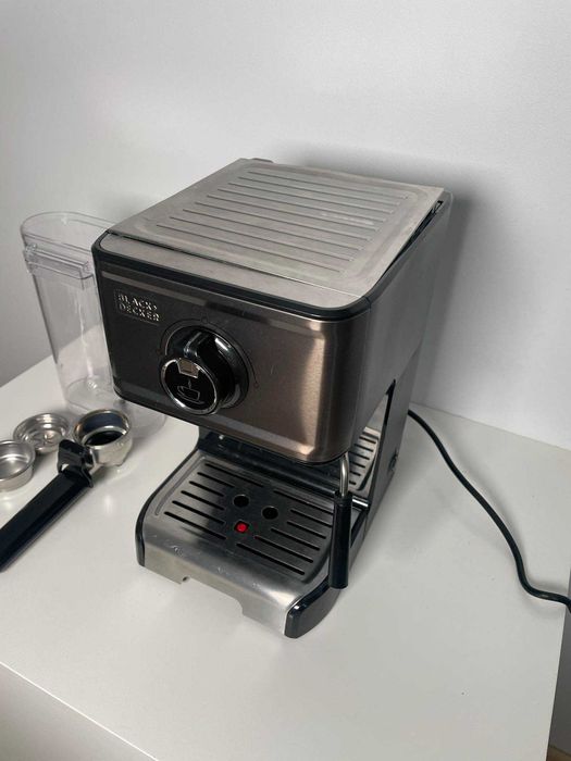 Kolbowy ekspres ciśnieniowy Black&Decker USZKODZONY