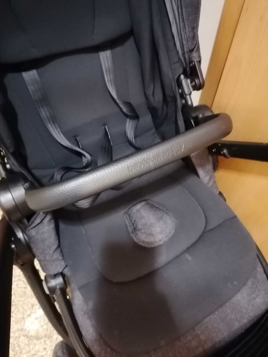 Carrinho Bebé Confort Adorra