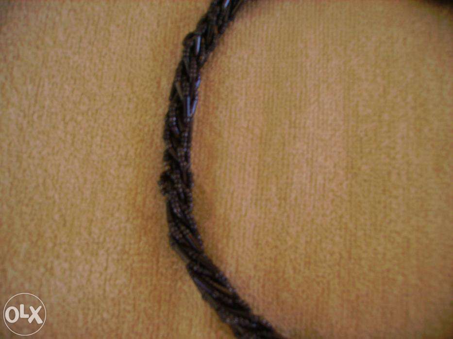 Colar cinzento, muito feminino e bonito! Como novo!
