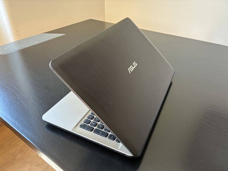 ASUS portátil compact ideal para estudo, trabalho e uso diário