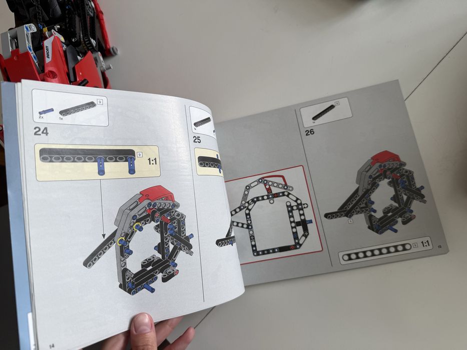 Конструктор LEGO Technic Ducati Panigale V4 R (42107)