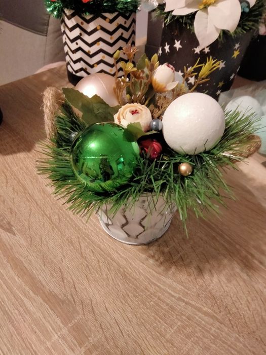 Świąteczny stroik flower box bożonarodzeniowy