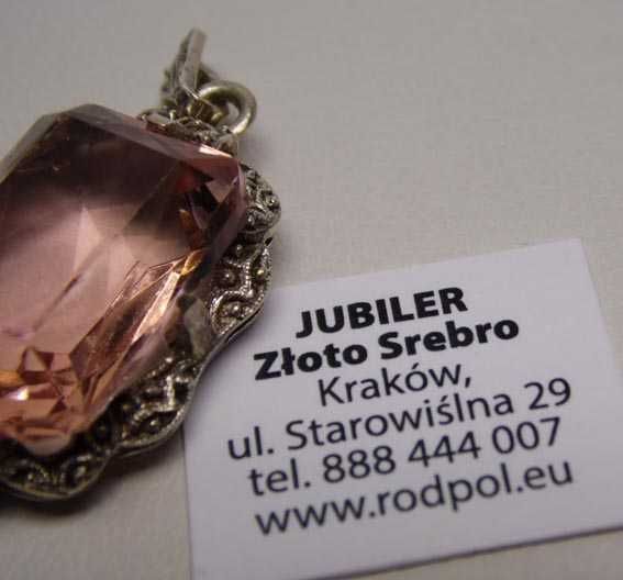 Przedwojenna zawieszka łososiowo różowy kamień.