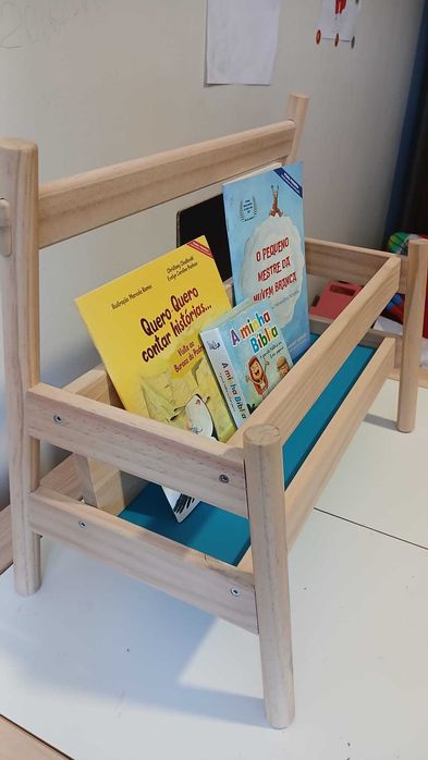 Kit Infantil IKEA FLISAT (Mesa + Cadeira + Expositor Livros + Candeeiro Foguete)