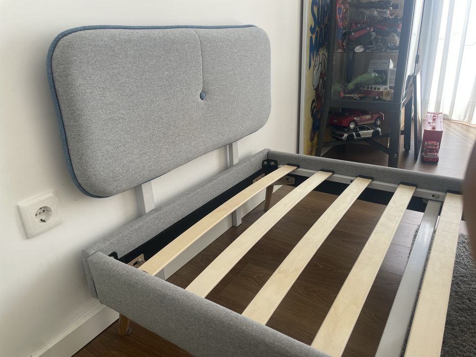 Cama de solteiro como nova com estrado + oferta de colchão)