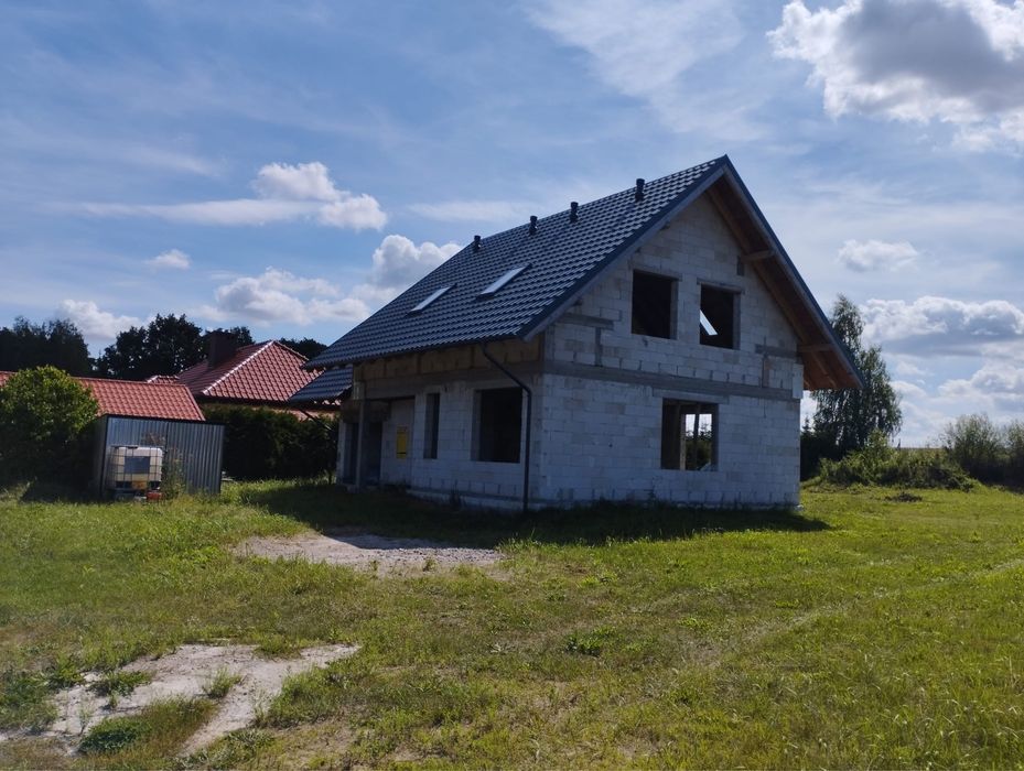 Dom w stanie surowym otwartym