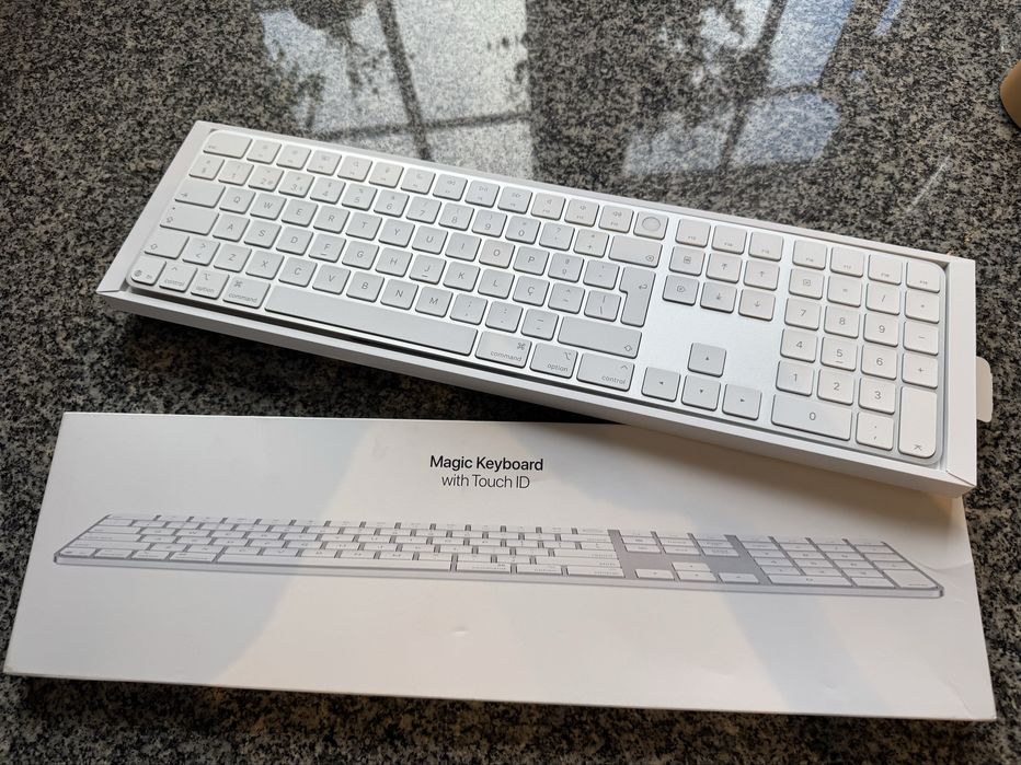 Apple Magic Keyboard ID PT como novo