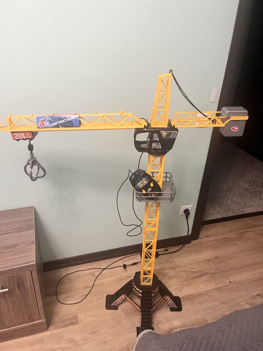 Дитячий кран на пульті