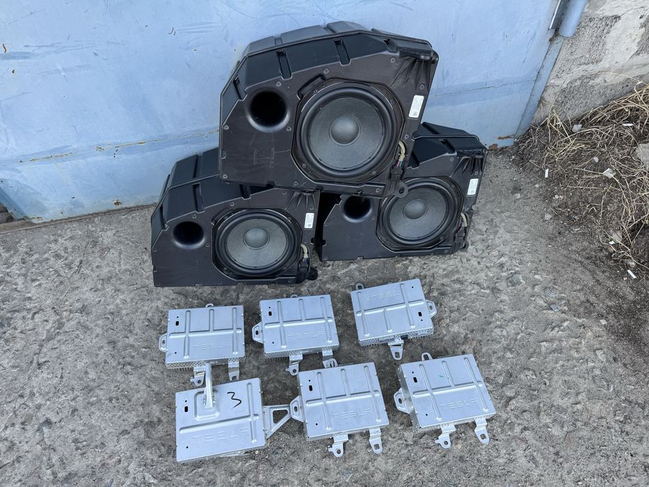 Саббуфер усилитель Tesla Model 3/Y динамики