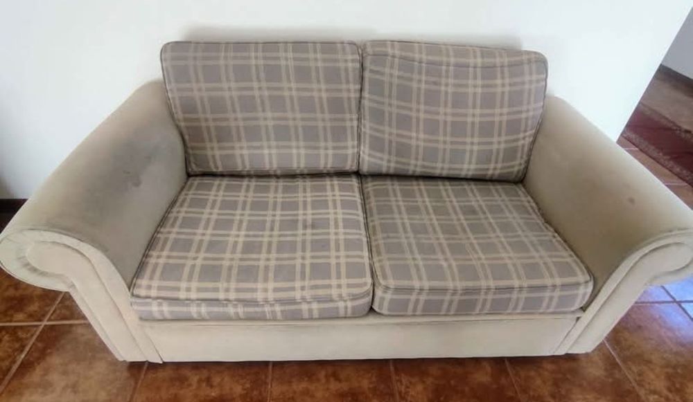Sofá com cama  e 2 pequenos