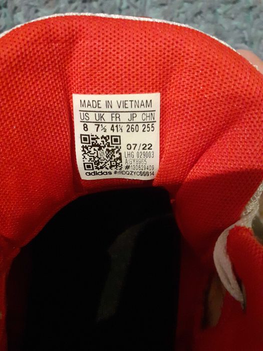 adidas Dame Certified brancos
Sapatilhas Basquetebol