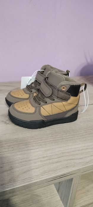 Ботінки утеплені. Кросівки