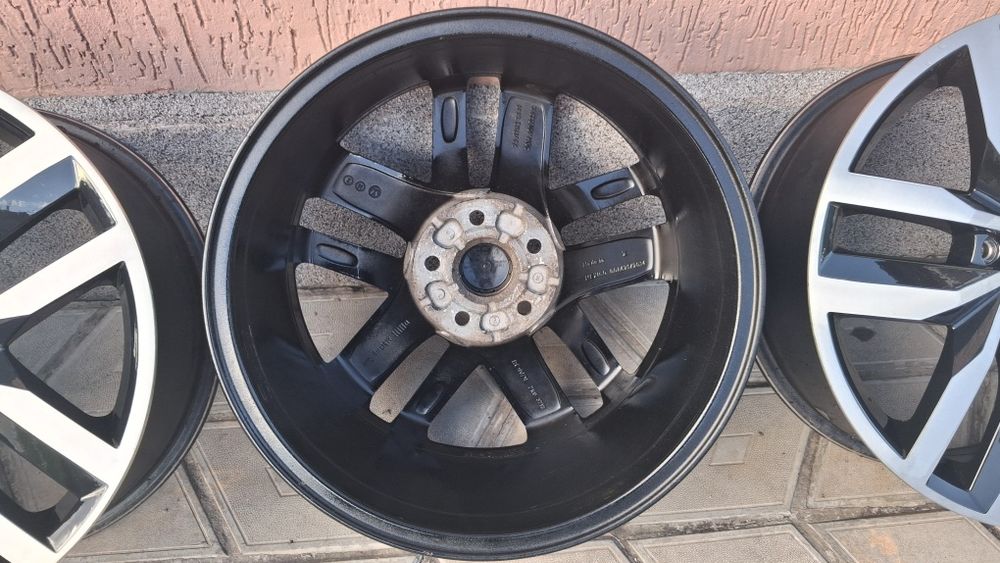 Оригінальні диски титани VW Golf 5/112R17 vag Madrid