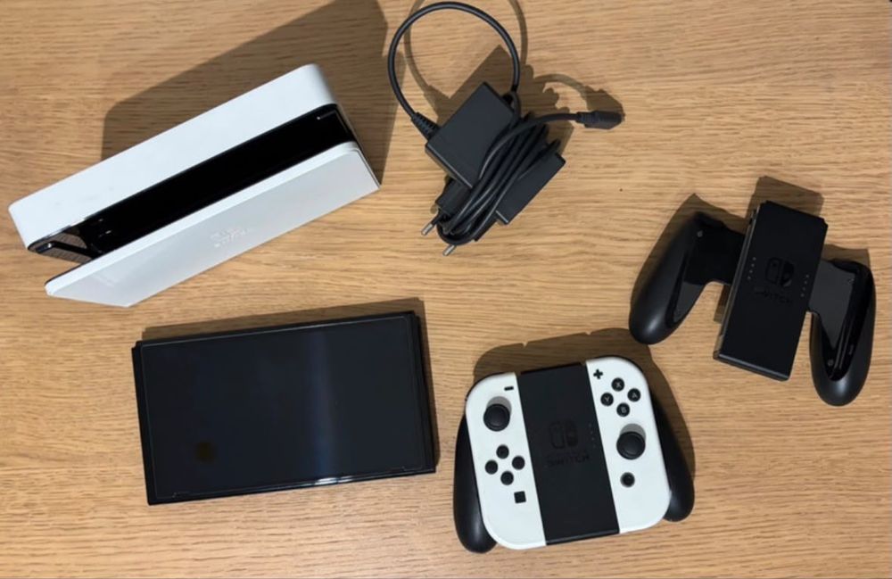 Nintendo Switch OLED branca