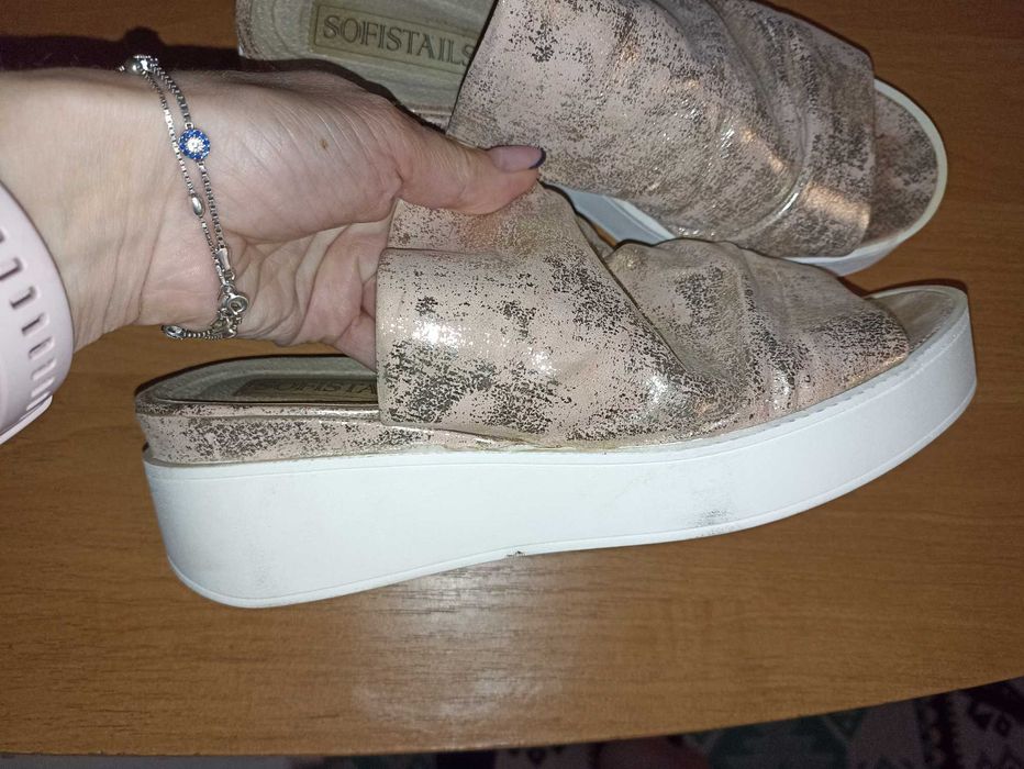 Женские шлепки кожа