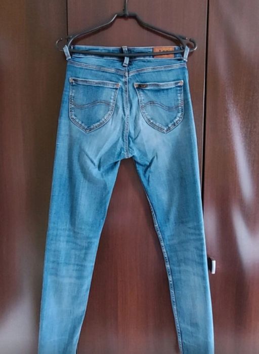 Jeansy Lee Scarlett High  | Wysoki Stan   | Przetarcie na kolanie | Rozmiar 25/XS