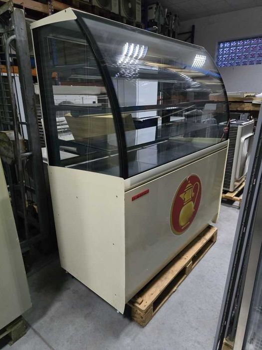 Witryna cukiernicza chłodnicza lada Arneg 1.35m regał
