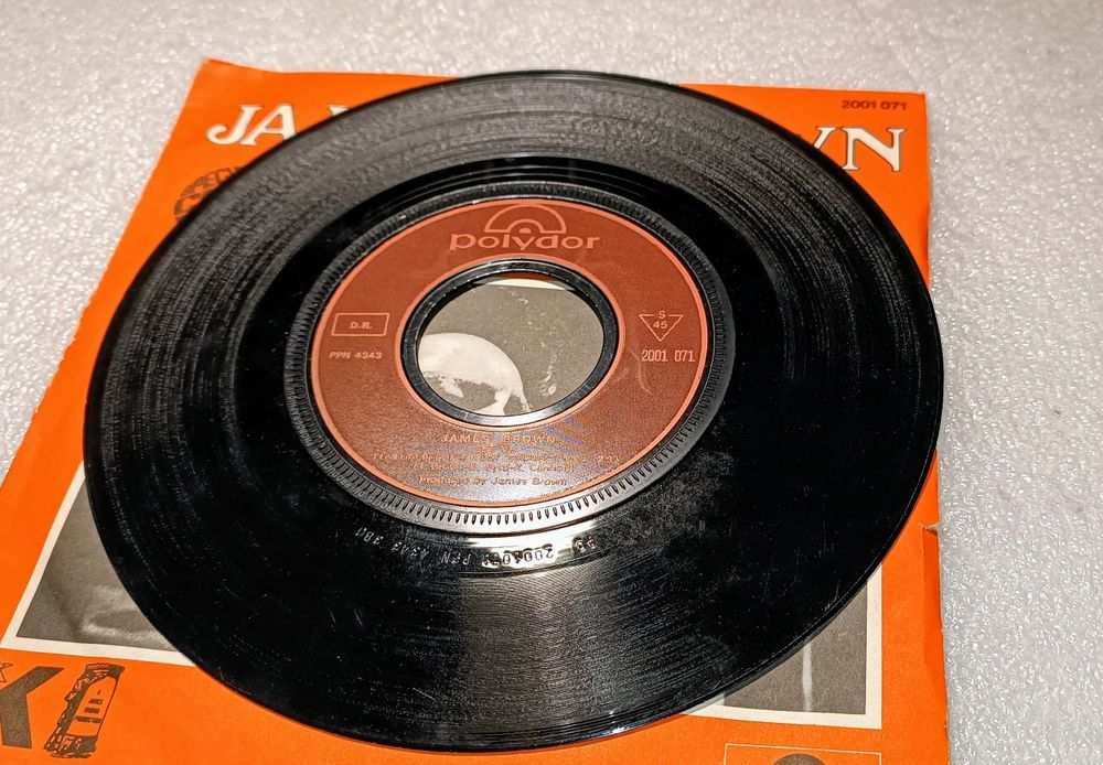 Antigo disco vinil single de 1970 James Brown – A Sex Machine