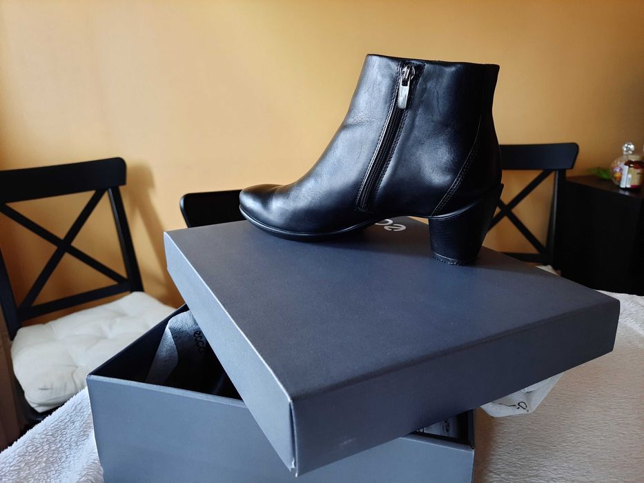 Botins da ECCO em pele preta