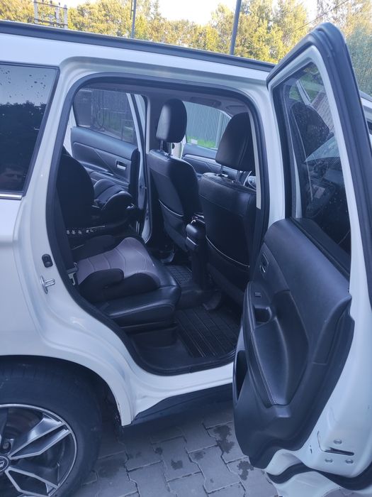Терміново Mitsubishi Outlander 2013