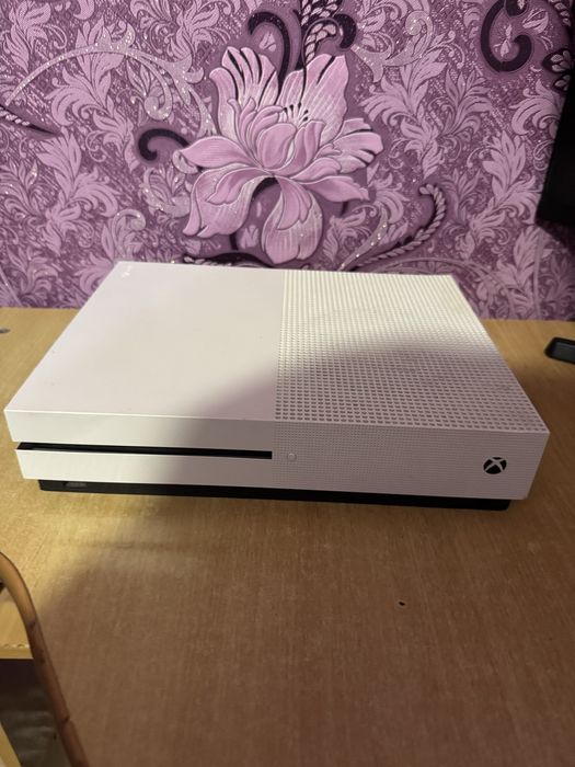 xbox one s 1tb с джойстиком