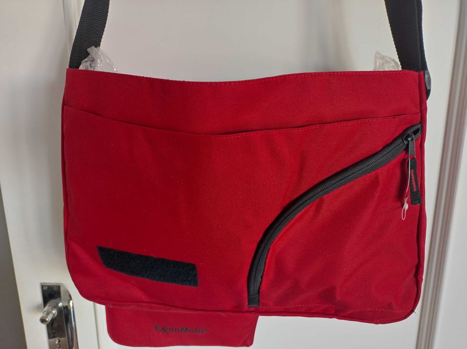 Pasta executiva ExxonMobil vermelha