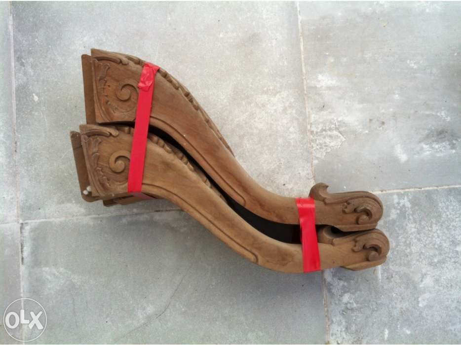 Pés trabalhados para moveis