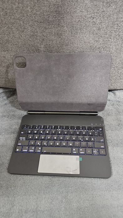 Чохол-клавіатура Magic Keyboard для iPad Pro 11" M4 (2024) з тачпадом, QWERTZ